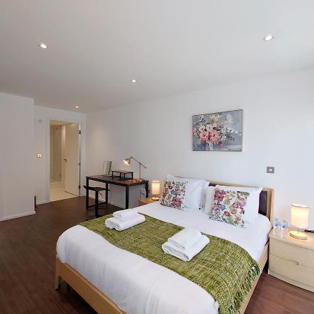 Fully Serviced Two Bed Apartment By Excel & O2 London Eksteriør billede