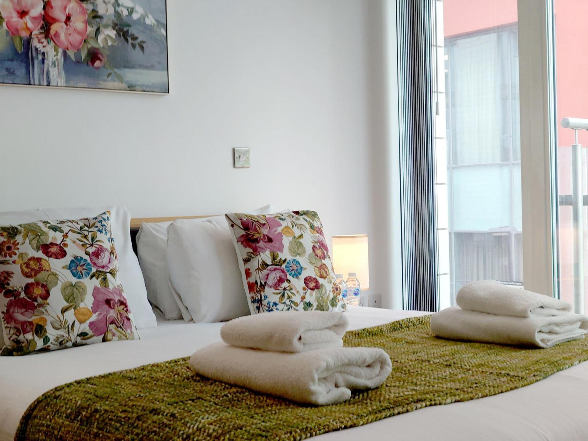 Fully Serviced Two Bed Apartment By Excel & O2 London Eksteriør billede