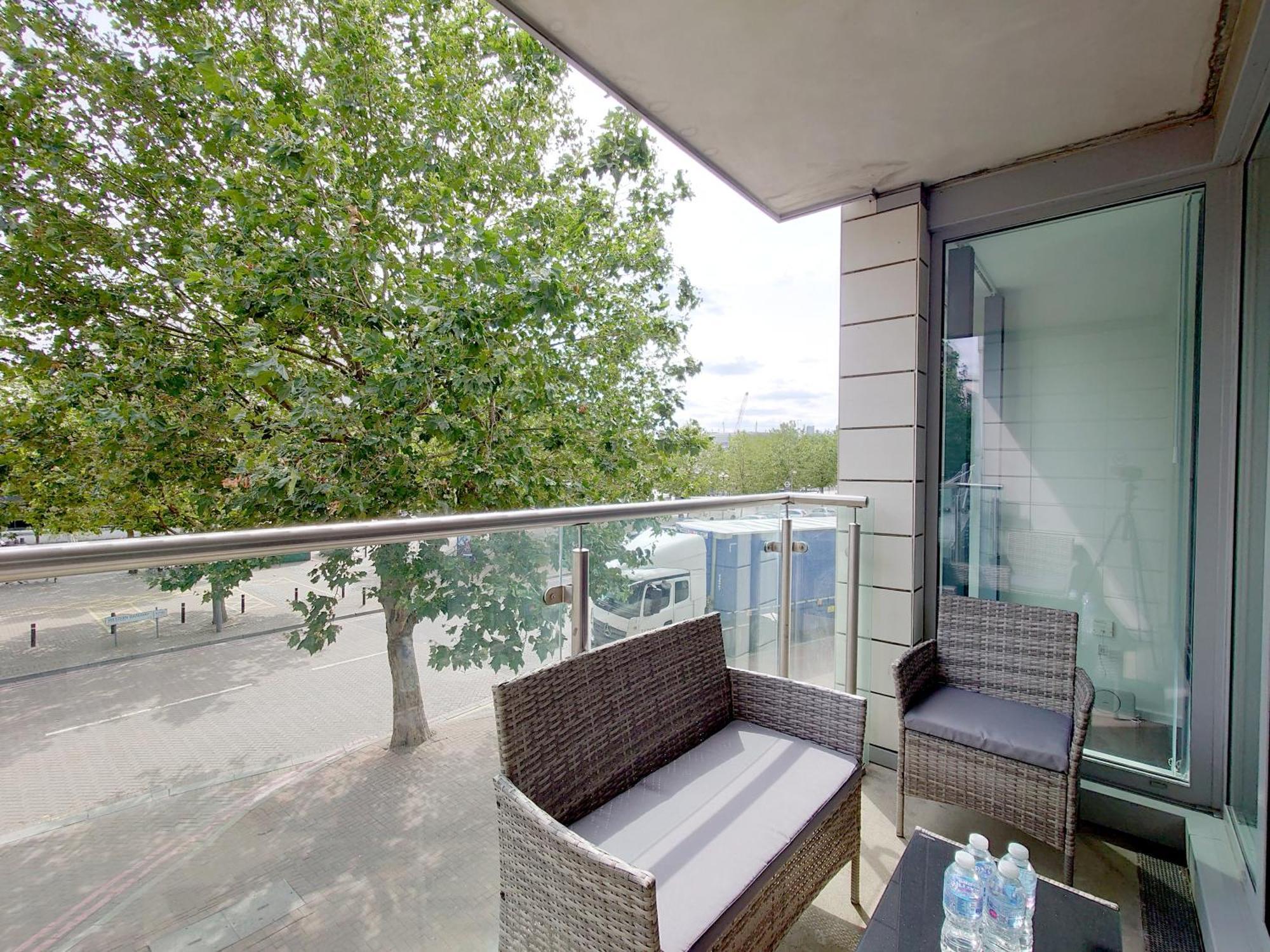 Fully Serviced Two Bed Apartment By Excel & O2 London Eksteriør billede